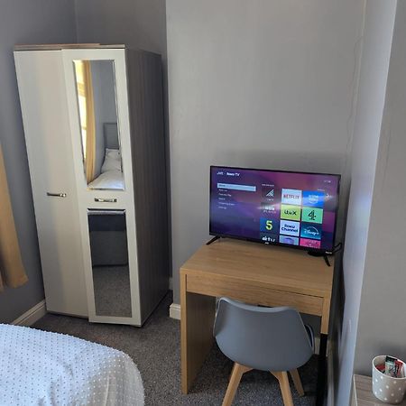 Darwin Stays - Service Accommodation In Newcastle Under Lyme City Centre Экстерьер фото