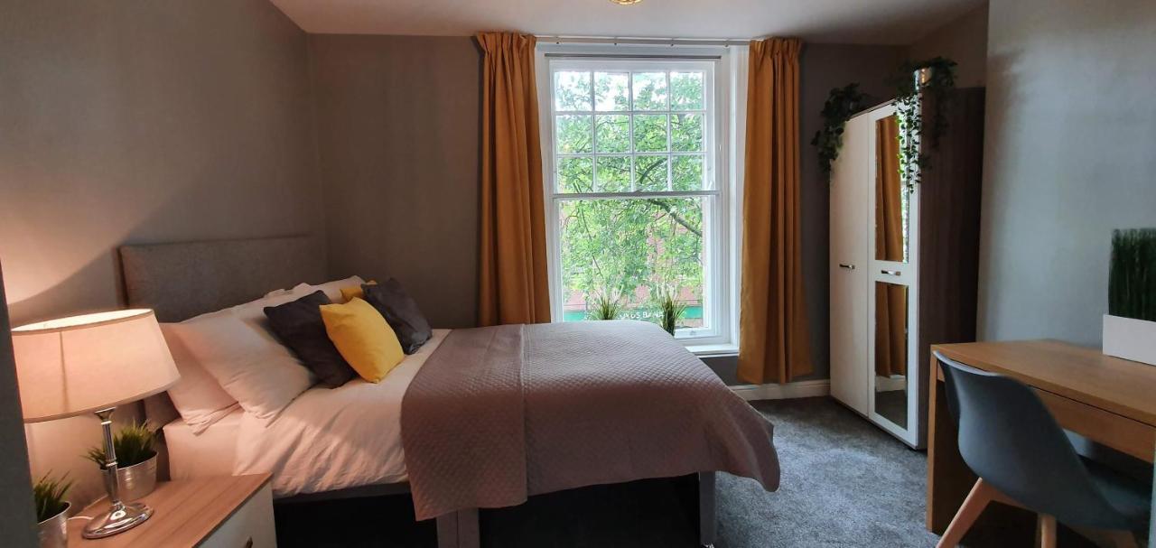 Darwin Stays - Service Accommodation In Newcastle Under Lyme City Centre Экстерьер фото