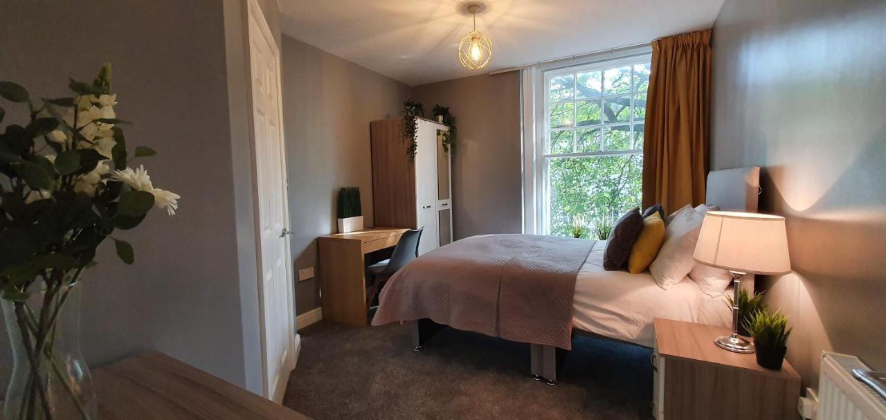 Darwin Stays - Service Accommodation In Newcastle Under Lyme City Centre Экстерьер фото