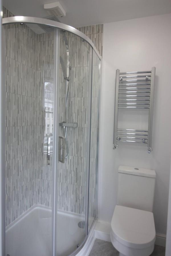 Darwin Stays - Service Accommodation In Newcastle Under Lyme City Centre Экстерьер фото