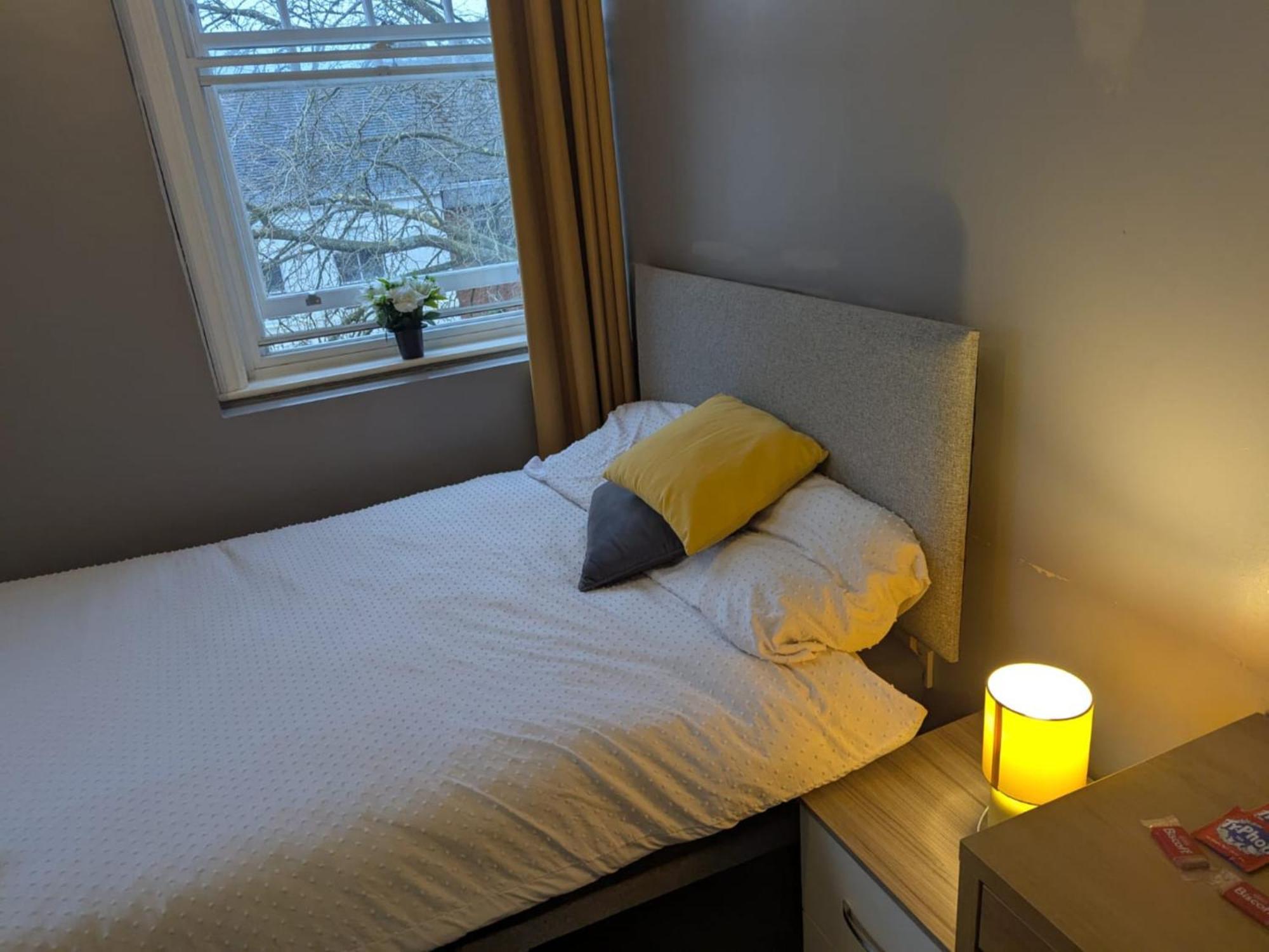 Darwin Stays - Service Accommodation In Newcastle Under Lyme City Centre Экстерьер фото