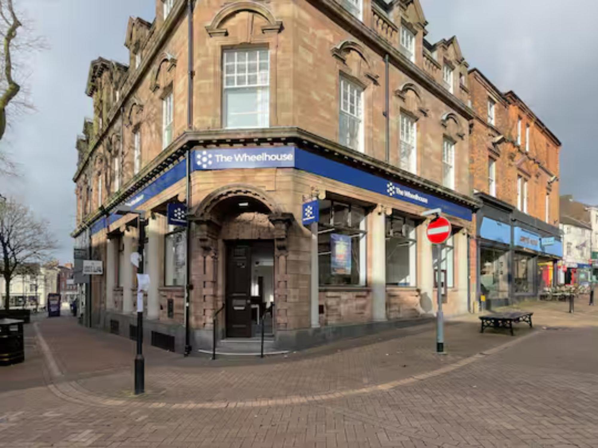 Darwin Stays - Service Accommodation In Newcastle Under Lyme City Centre Экстерьер фото