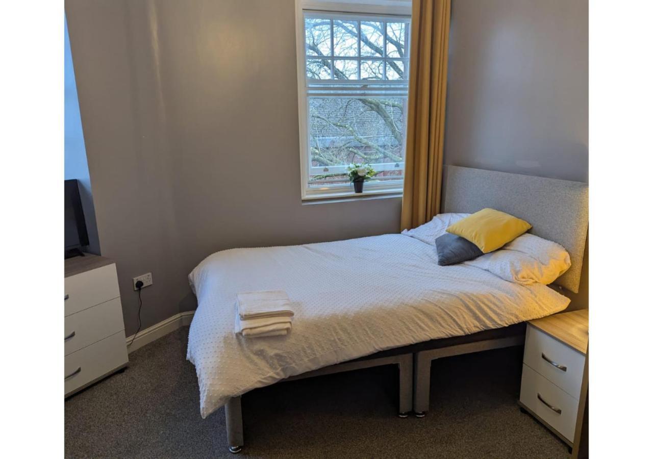 Darwin Stays - Service Accommodation In Newcastle Under Lyme City Centre Экстерьер фото