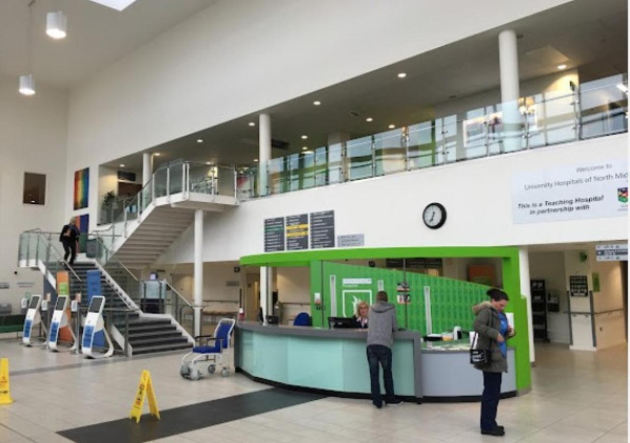 Darwin Stays - Service Accommodation In Newcastle Under Lyme City Centre Экстерьер фото