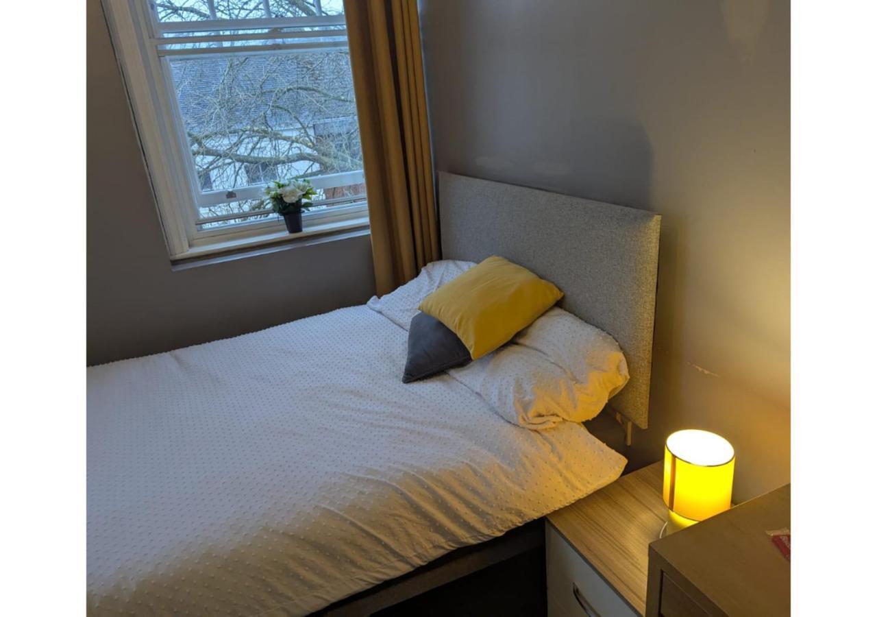 Darwin Stays - Service Accommodation In Newcastle Under Lyme City Centre Экстерьер фото