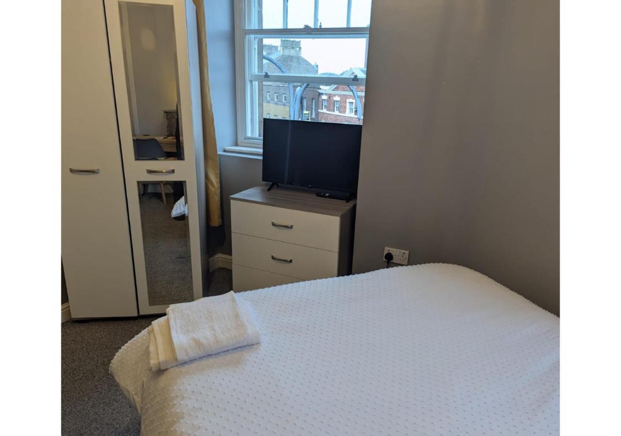 Darwin Stays - Service Accommodation In Newcastle Under Lyme City Centre Экстерьер фото