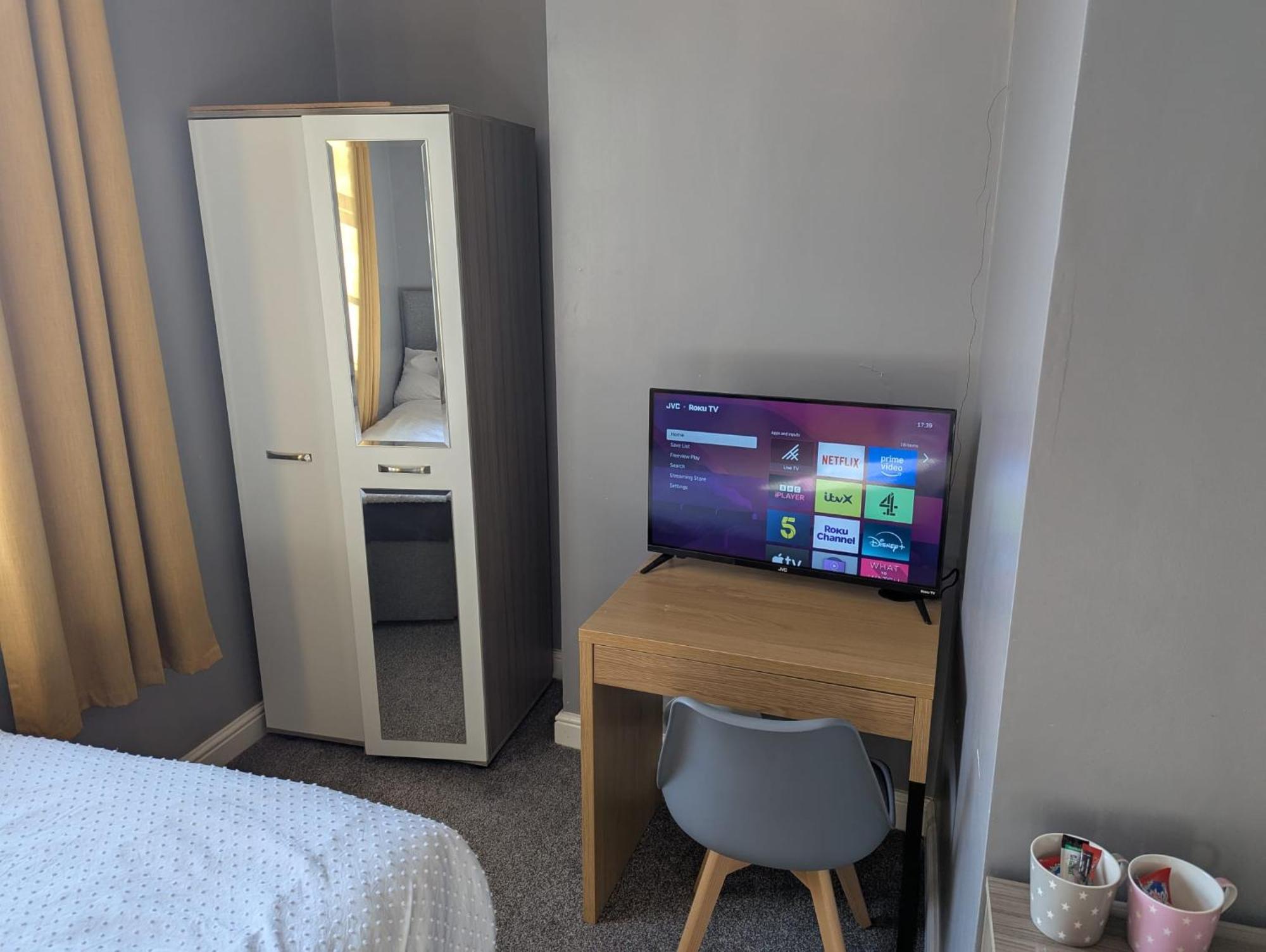 Darwin Stays - Service Accommodation In Newcastle Under Lyme City Centre Экстерьер фото
